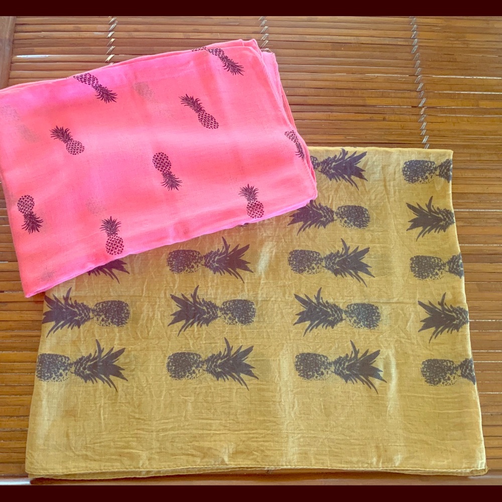 Set of two pineapple print pashminas/scarves 🍍